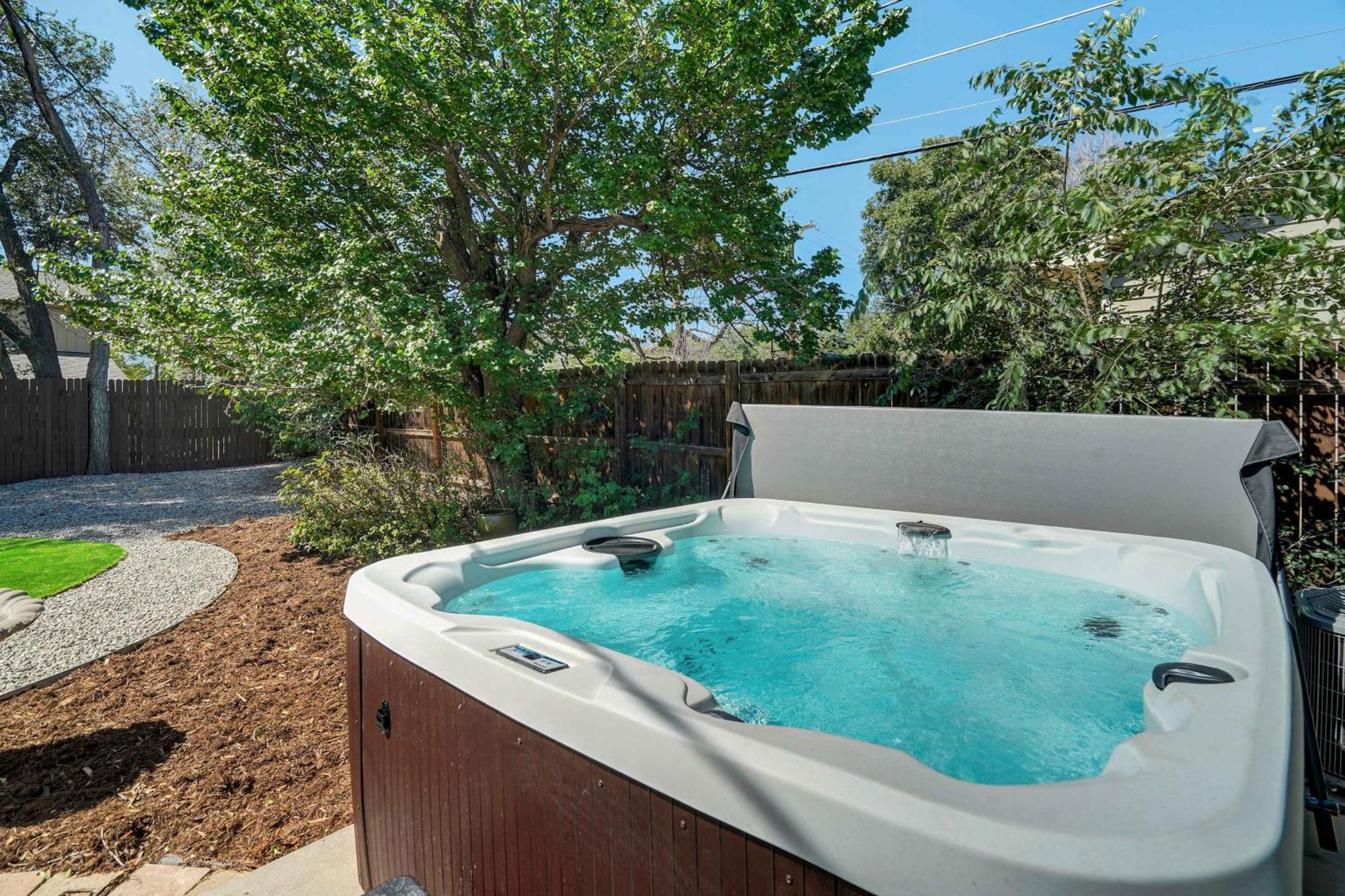 Holiday home Skyline Estate Hot Tub Spacious Yard & Views